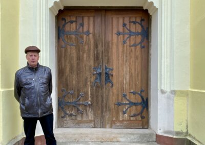 Erdősi Tibor református lelkipásztor a templom ajtóinak felújítására kért és kapott támogatást a Társaságtól